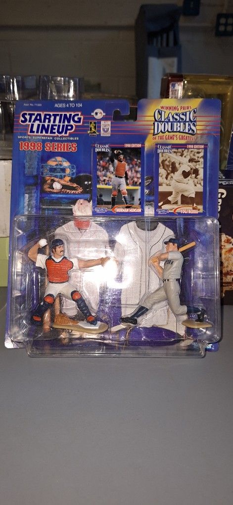 Thurman Munson and Yogi Berra Starting Lineup Classic Doubles