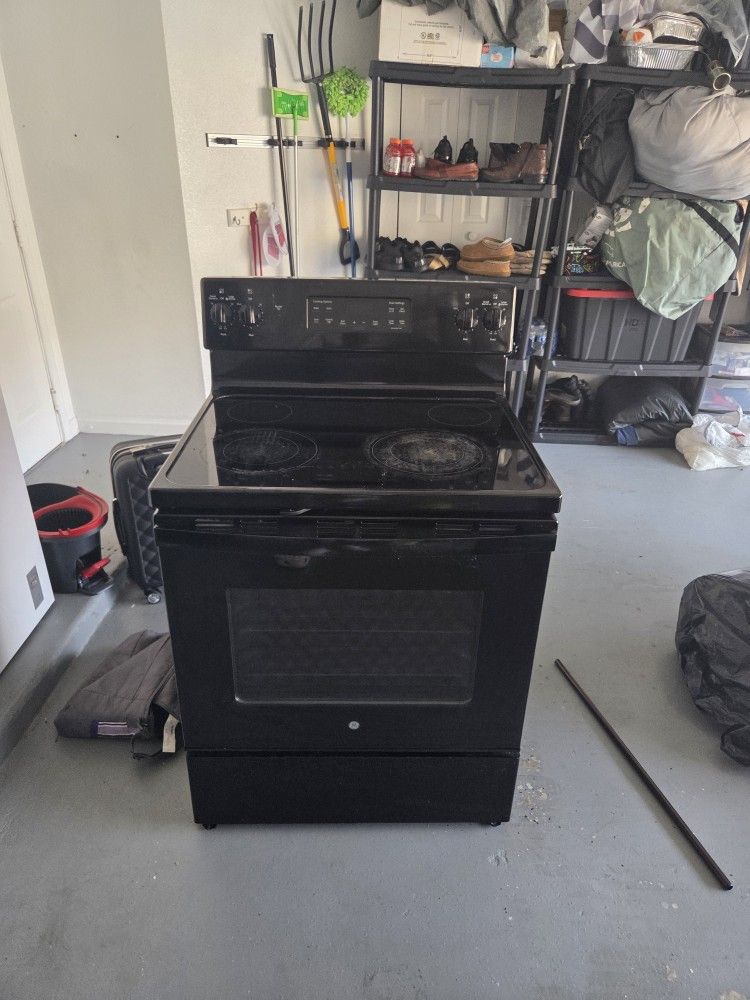 Kitchen Stove And Microwave