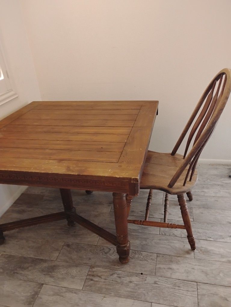 Kitchen Table W Leaf And Four Chair