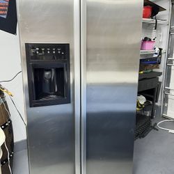 Jenn-Air Refrigerator+Dispenser