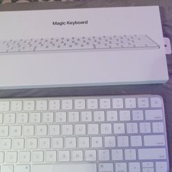 Apple Magic Keyboard - New