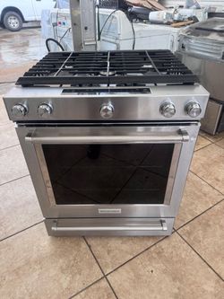 KITCHENAID 30" STAIN SLIDE IN 5 BURNER GAS STOVE/ CONVECTION OVEN small dent