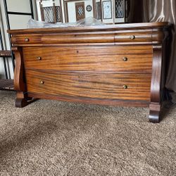 Beautiful Mahogany Wood Dresser 