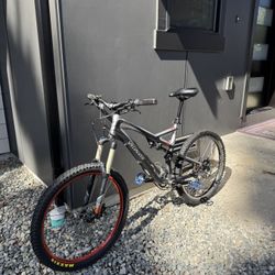 Specialized Stumpjumper Comp  Full Suspension Mountain Bike