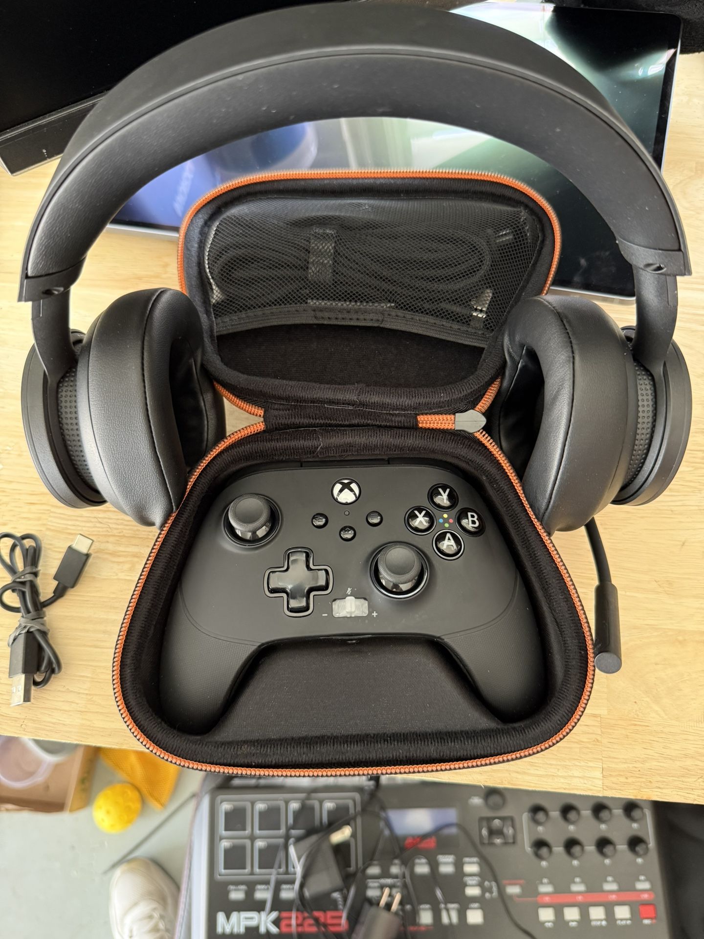 Xbox Fusion Controller + Xbox Wireless Headset