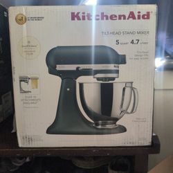 KitchenAid 5 Quart Tilt Head Mixer
