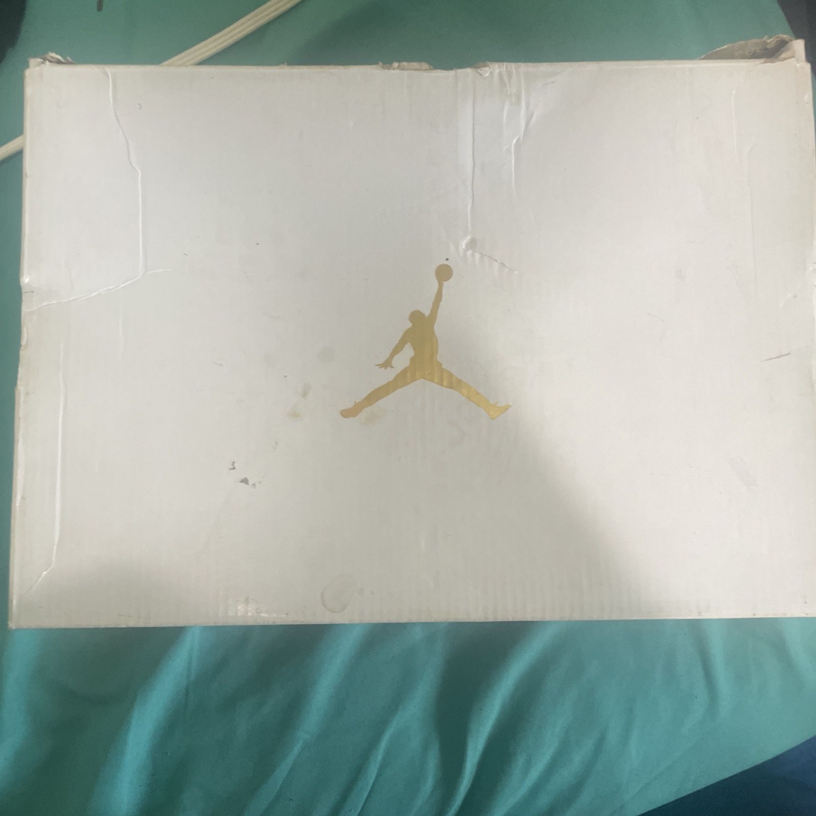 Jordan 1 French Blue Gym Red White Box with Gold Jumpman Logo