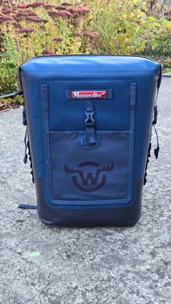 Moosejaw 24 Can Midnight Blue Chilladilla Soft-Sided Backpack Cooler