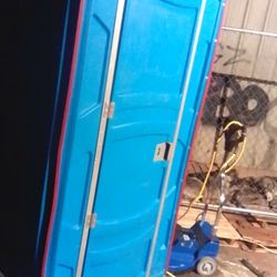 Baño Portatil / Portable Bathroom