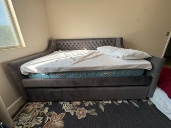 Daybed with trundle