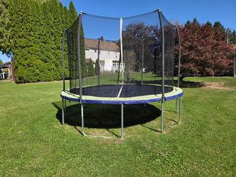 Trampoline with Safety Enclosure Net