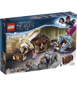 LEGO Fantastic Beasts Newt’s Case of Magical Creatures 75952 Building Kit (694 Pieces) (Discontinued by Manufacturer) NEW/SEALED