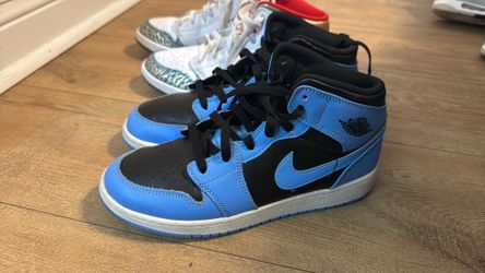 Jordan 1 mids size 6.5y in good condition