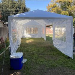 King Size 👑4 pack of tents  for $600🎶 seats 130 people.... or 150 each one 10x20 Tent... New. Strong. Stabilized.  With removable sidewalls 🪟✨🪟