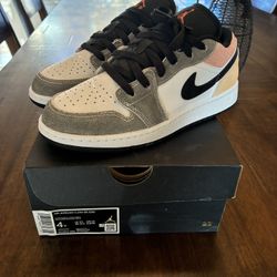 Jordan 1 Low SE - Flight Club (GS) Size 4y /5.5 Women’s