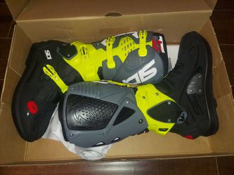Brand new Sidi Crossfire 3 SRS Limited Edition. Size 46 (US 11.7)