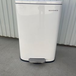 SONGMICS 13 Gallon Trash Can