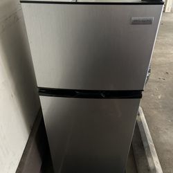 Figridaire Fridge 