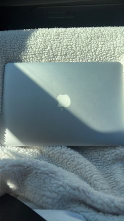 Apple MackBook Air A1466 13.3 inch Laptop