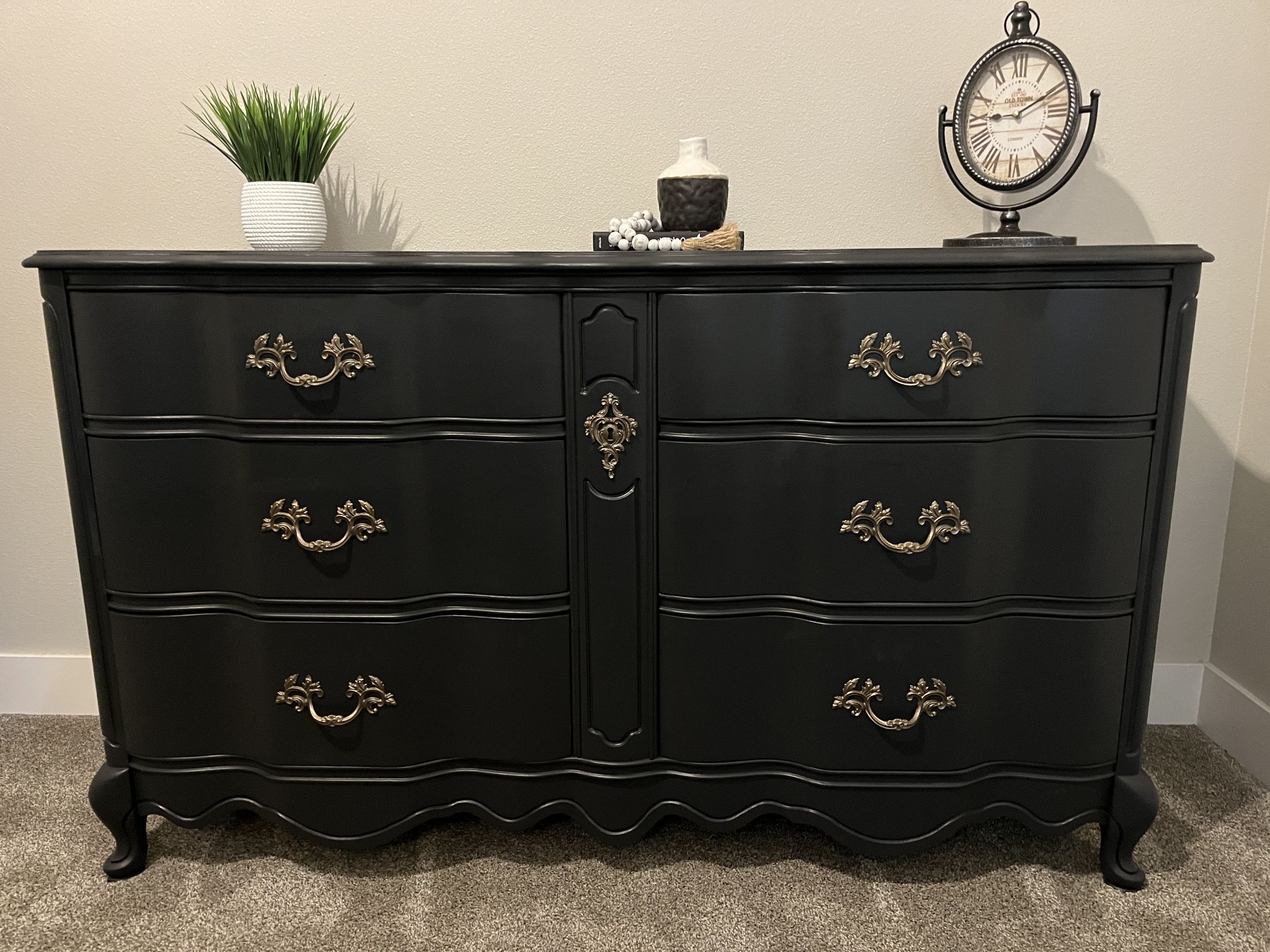 Vintage French Provincial Dresser