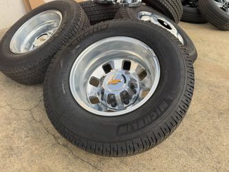 18” OEM 2025 Chevy 3500HD dually wheels Michelin Primacy LT235/80r18 95%