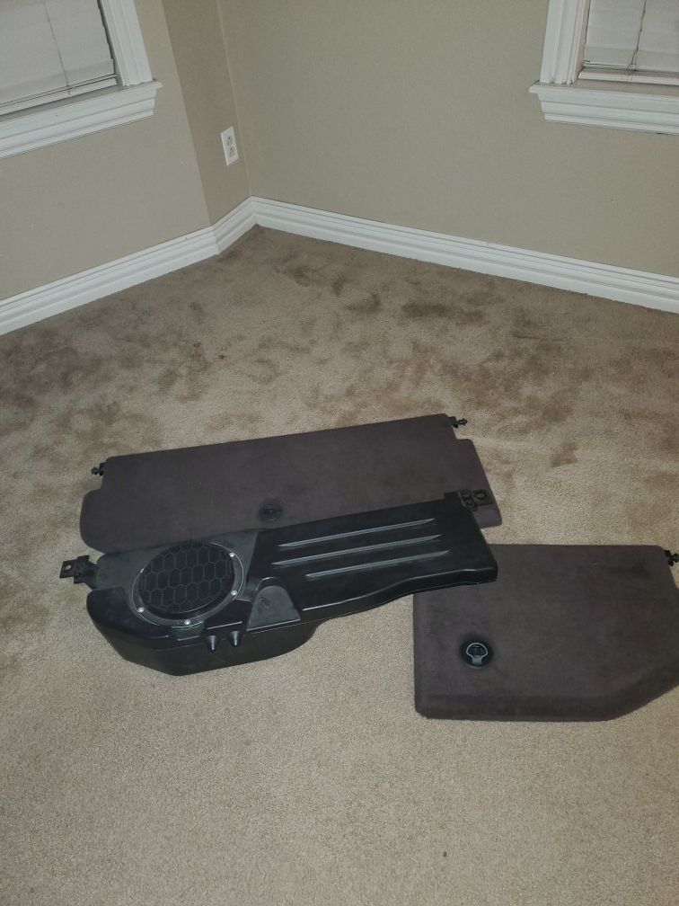 2005 dodge ram 1500 parts. Under seat storage lids. OEM subwoofer. I also have original stereo and amp(not pictured). Everthing for $75