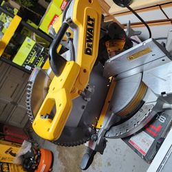 12 " Compund Mittersaw Double Belvel Only Used For 1 Job