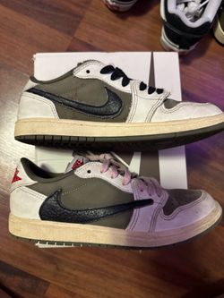 Travis Scott Jordan 1 low Olive color way