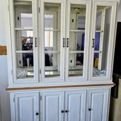 China Cabinet w/hutch