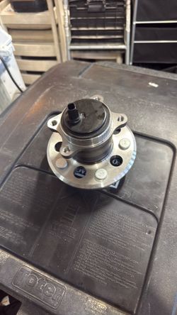 2012- 2017 Toyota camry rear passenger side hub bearing and abs sensor