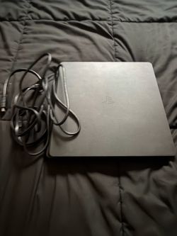 Playstation 4 slim