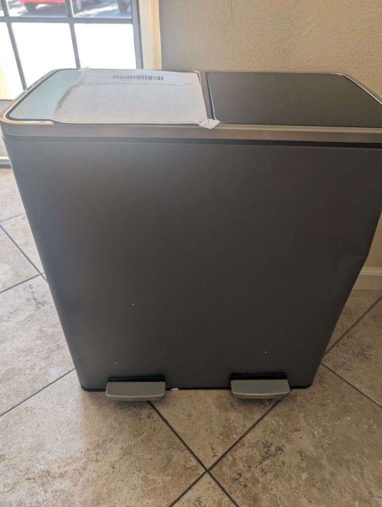 New 16 Gal 2 Sided, Trash Can