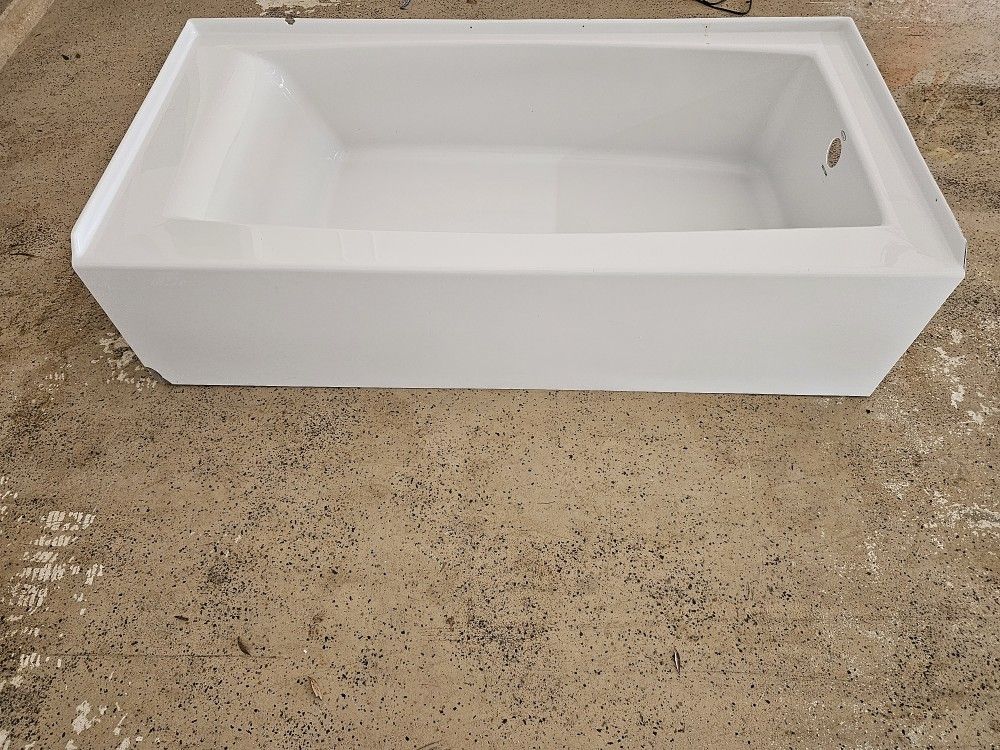 KOHLER
Elmbrook 60 in. x 30.25 in. Soaking Bathtub with Right-Hand Drain in White