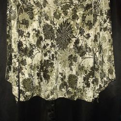 Womans Size Meduum  Long Sleeve Blouse