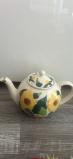 Teapot or decoration sunflower