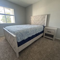 QUEEN BEDROOM SET WITH HEADBOARD AND MIRROR