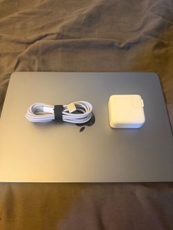 M3 Macbook Air 13 Inch (2024) Space Gray 8 GB Ram  256 SSD