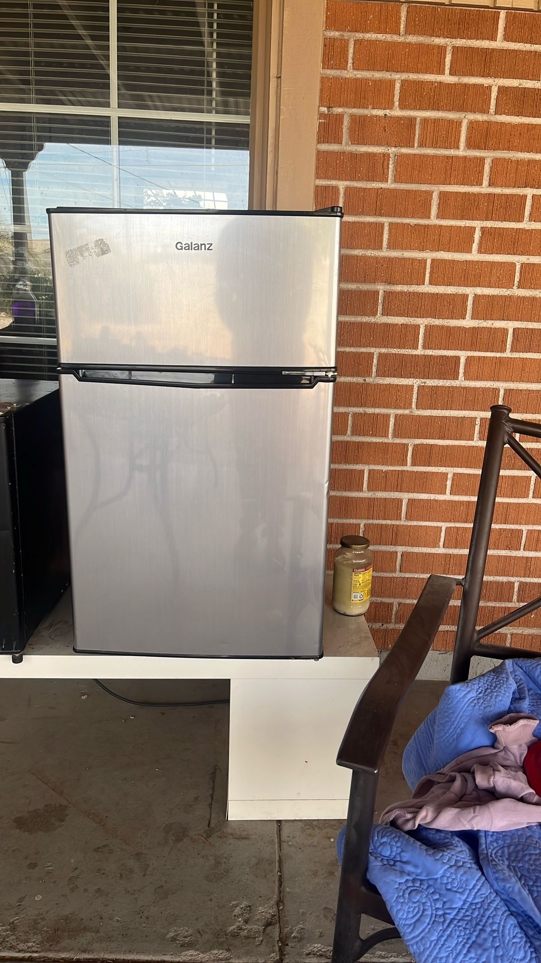 Mini Refrigerator With Icebox