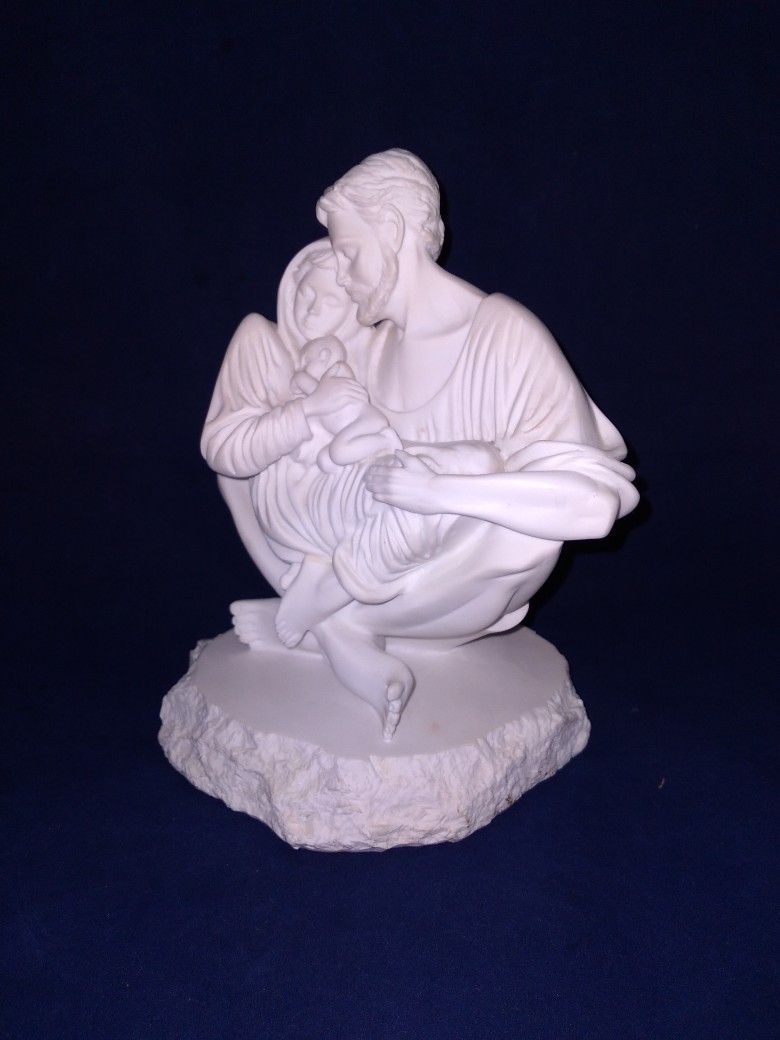 TIMOGHY P SCHMALZ "A QUIET MOMENT" HOLY FAMILY WHITE SCULPTURE FIGURINE 8-1/2"TALL