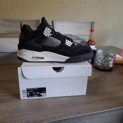 AIR JORDANS 4 RETRO WHITE THUNDERS 