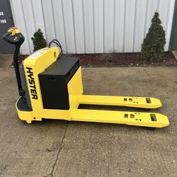HYSTER W40Z PALET TRUCK FORKLIFT.  SERIAL NUMBER A231N02512F (2008)24V  GOOD USED BATTERY.  