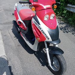 2011 Zheijiang Jmstar 2  Stroke  Scooter Read Ad Plz