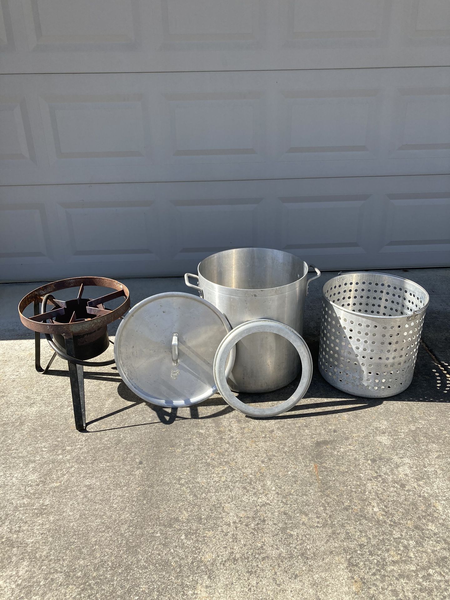 Crab or shrimp boil pot, and burner