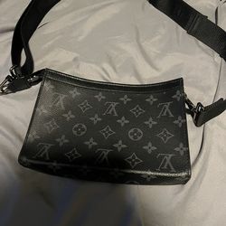 LOUIS VUITTON CROSSBODY BAG