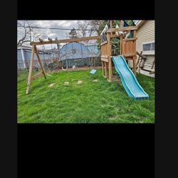 PLAYGROUND   USED FAIR $50 PICK UP IN  MUNDELEIN 