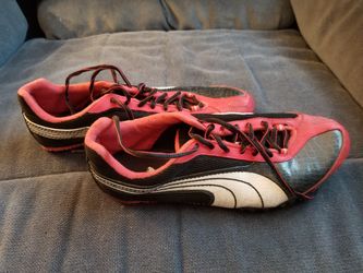 WOMEN'S SIZE 7.5 PUMA TRACK SHOES