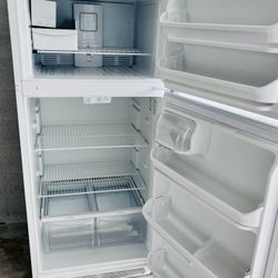 Refrigerator Frigidaire Top Freezer Like New FREE DROP OFF