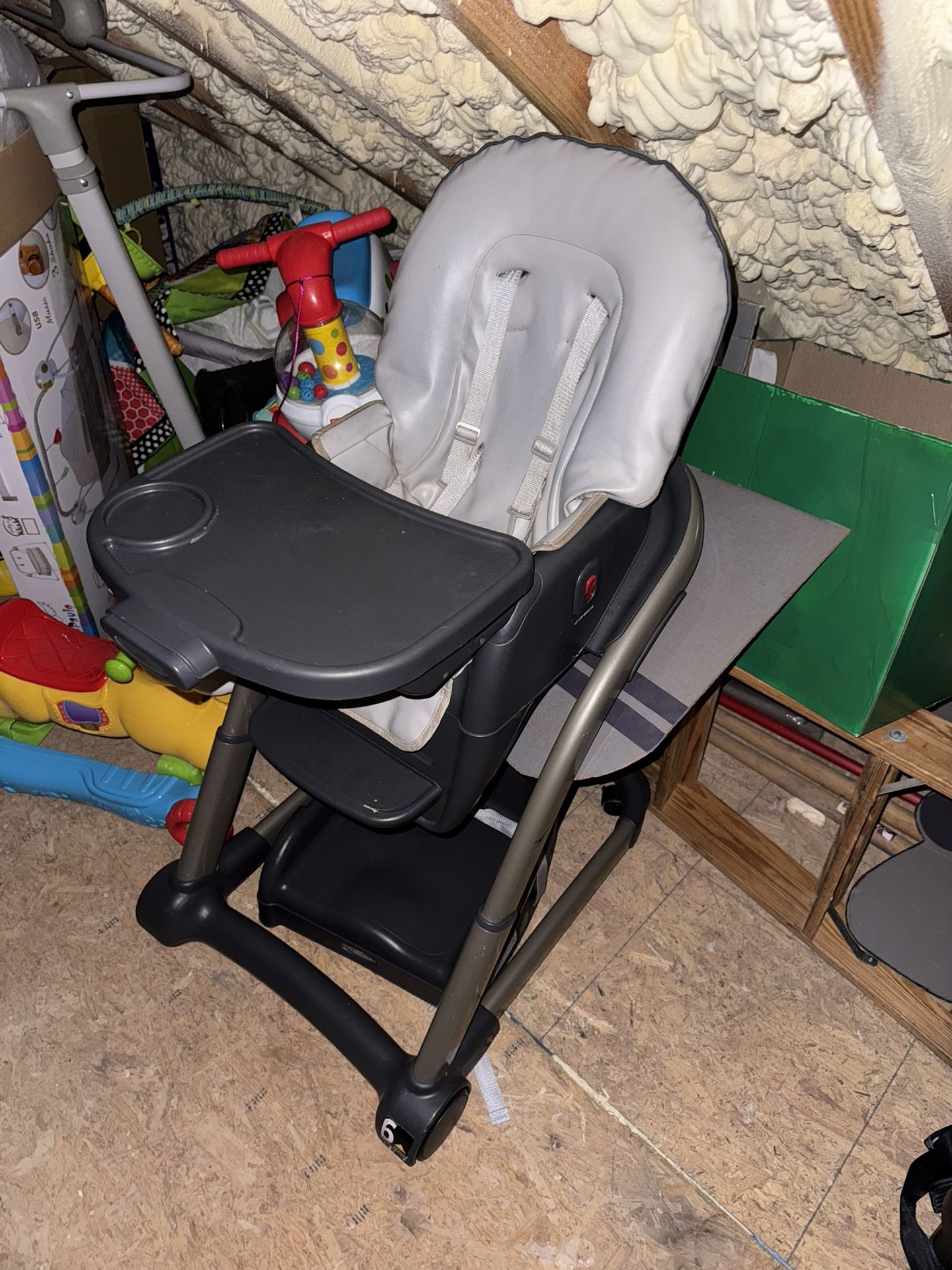 Graco Blossom 6 in 1 Convertible High Chair (retail $200)
