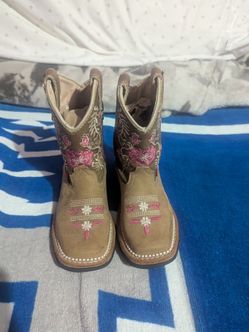 Girls boots