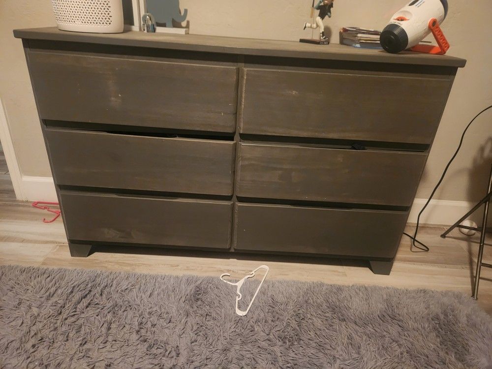 Max & Lily Solid Wood 6 Drawer Dresser